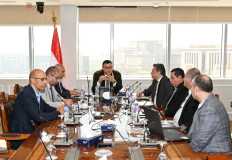 وزير الإسكان يتابع مشروعات الشراكة مع المطورين العقاريين بـ"القاهرة الجديدة"